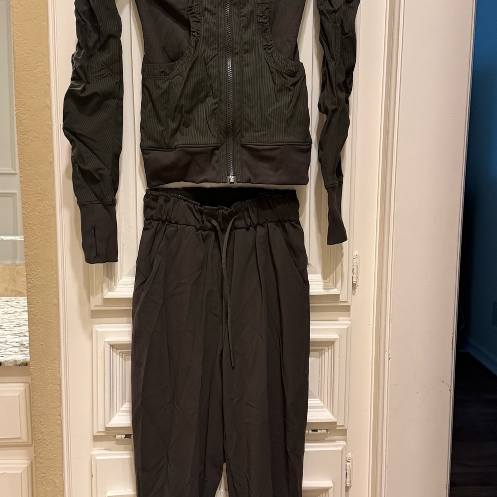 lululemon athletica Women's Dark Green dance pants Set with reversible jacket!